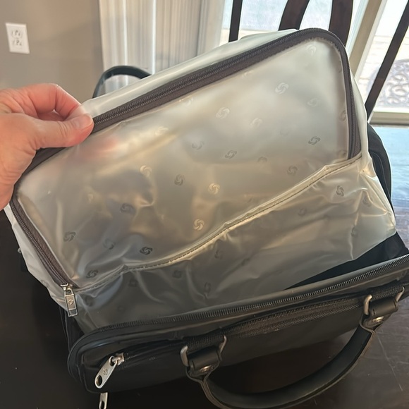 Samsonite bag for toiletries and makeup- excellent condition! - Picture 13 of 16